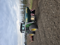 Semănător T20 1700 litri 16 ieșiri buncăr frontal